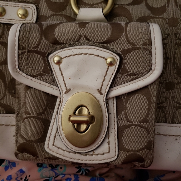 COACH hand/shoulder bag .beige canvas with logos white leather two outer pockets - Picture 2 of 6